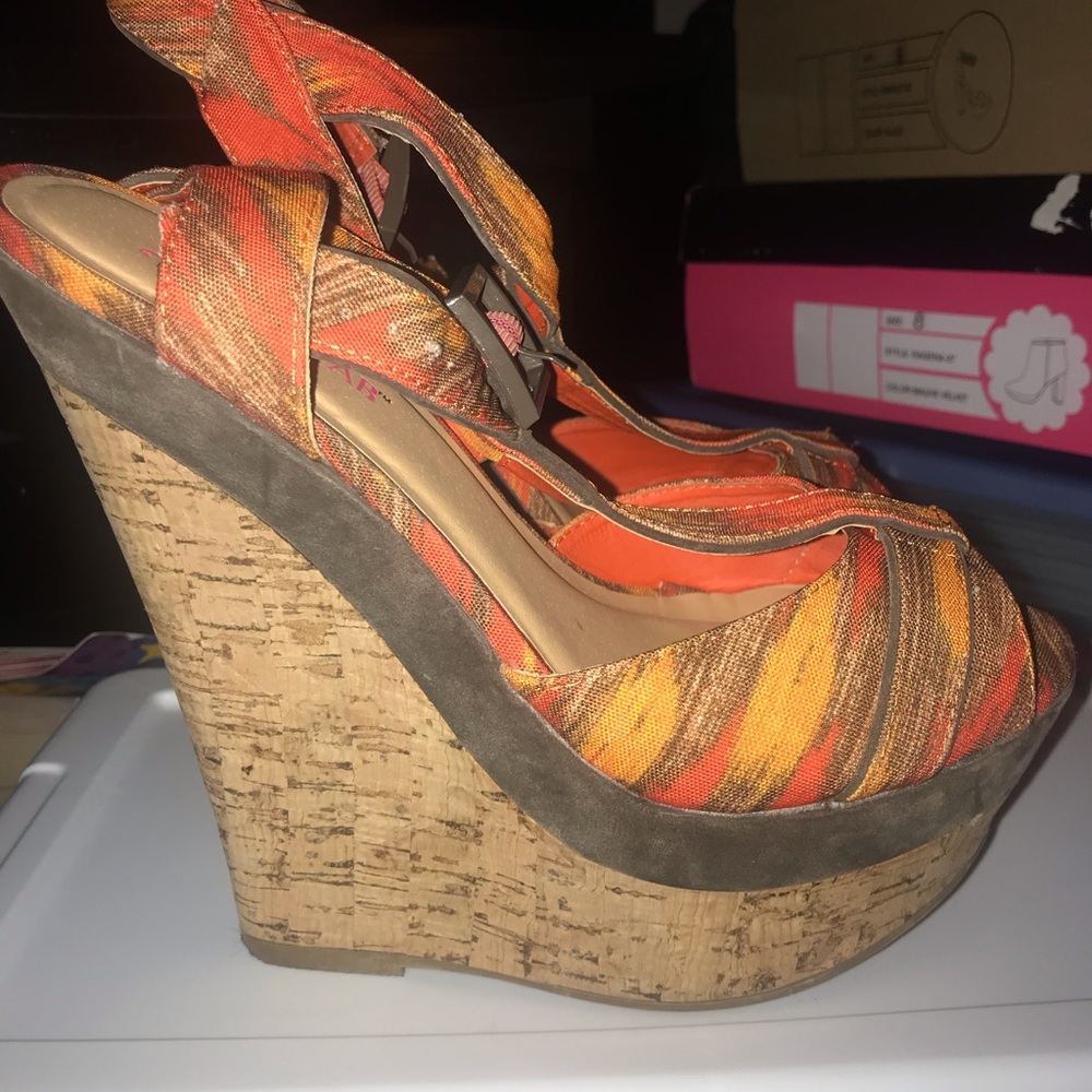 Multicolor wedge heels